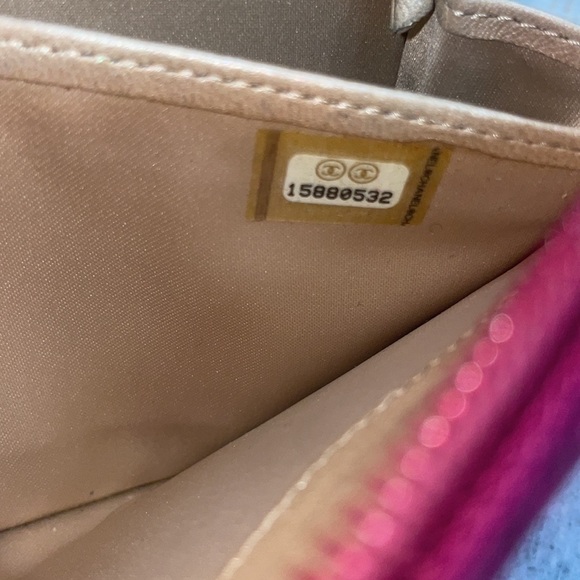 Chanel Camelia fuchsia pink gold tone zippy wallet. Authenticated by therealreal - Picture 4 of 6
